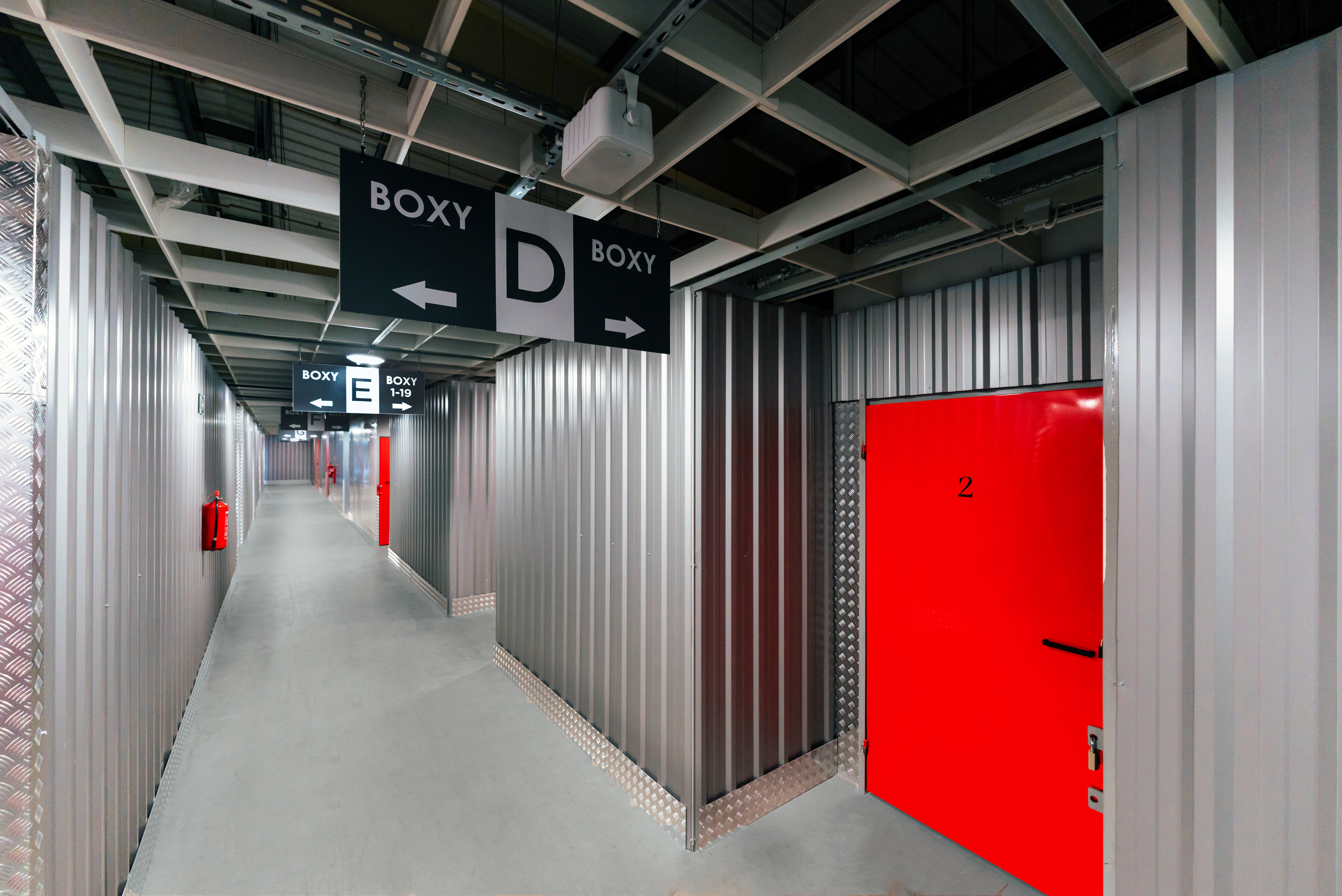 Budynek Celtic Self Storage w Łomiankach